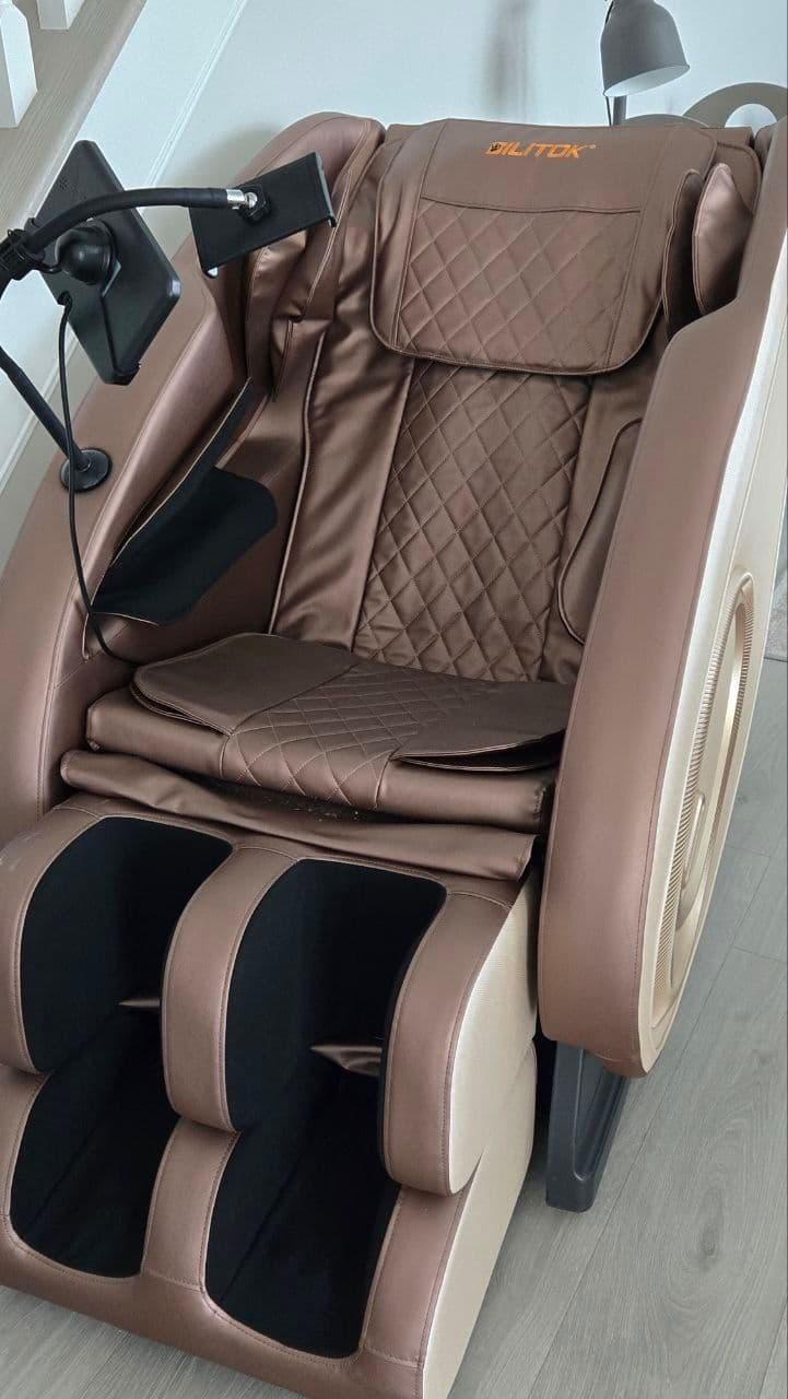 DILITOK Electric Massage Chair with Zero Gravity and Body Scan